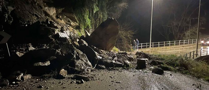 Μεγάλες κατολισθήσεις στο Αγρίνιο (εικόνες)