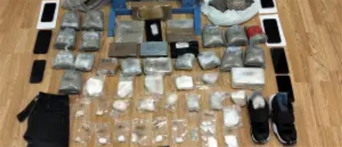 Αττική: Τρεις συλλήψεις για κατοχή και διακίνηση μεγάλης ποσότητας ηρωίνης και κοκαΐνης (βίντεο)