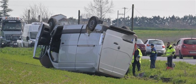 Τροχαίο στη Λάρισα: Νεκρός 95χρονος έπειτα από σύγκρουση τριών Ι.Χ. (βίντεο)