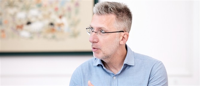 Σκέρτσος: Tι μένει καθαρά στην τσέπη ενός νέου εργαζόμενου μετά τα πρόσφατα μέτρα ενίσχυσης των εισοδημάτων