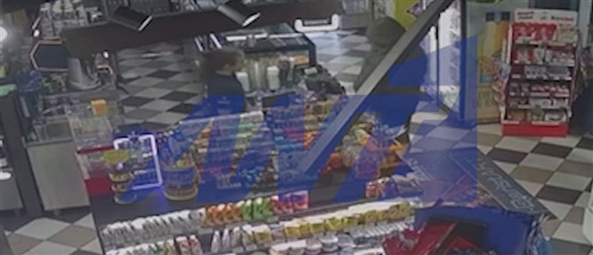 Θεσσαλονίκη: Συνελήφθη άνδρας που λήστευε καταστηματα ψιλικών υπό την απειλή σουγιά (βίντεο)