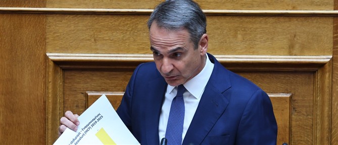 Μητσοτάκης στη Βουλή: Μείωση 10 λεπτά στη βενζίνη και 5 λεπτά στο diesel έως τέλος Αυγούστου