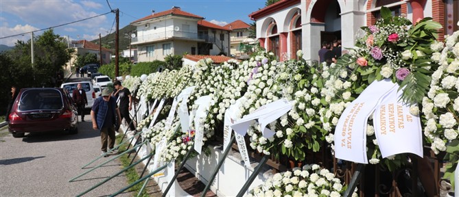 Συγκίνηση στο τελευταίο "αντίο" στον Παρασκευά Άντζα (εικόνες)