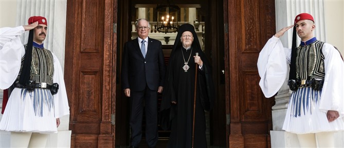 Την ανεκτίμητη προσφορά του Οικουμενικού Πατριάρχη, εξήρε ο Πρόεδρος της Δημοκρατίας, κατά τη συνάντησή τους στο Προεδρικό Μέγαρο