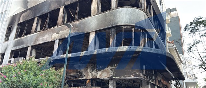 Πειραιάς: Φωτιά σε κατάστημα υφασμάτων