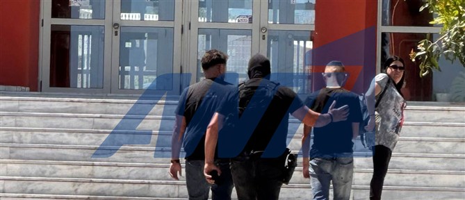 Σε εξέλιξη  αστυνομική επιχείρηση για ναρκωτικά και όπλα στην Κρήτη (εικόνες)