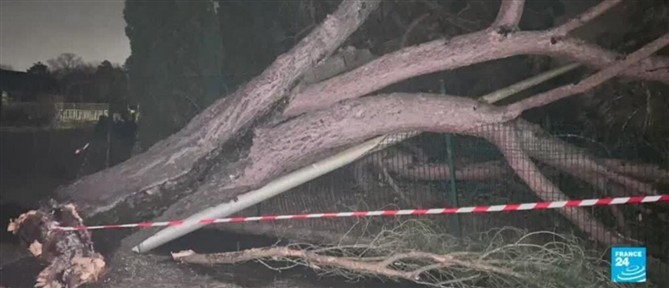 Γαλλία: Ένας νεκρός, 850.000 νοικοκυριά χωρίς ρεύμα λόγω της καταιγίδας Nils (εικόνες)
