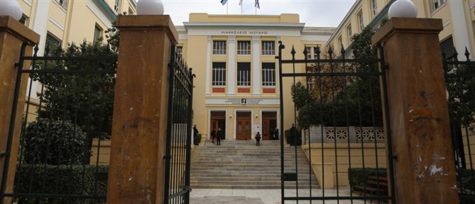 ΑΣΟΕΕ: Αθώοι οι τρεις κατηγορούμενοι για τη διαπόμπευση του πρώην πρύτανη
