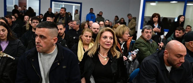 Δίκη για τα Τέμπη: Η ένταση για την αίθουσα, οι αντιδράσεις των συγγενών των θυμάτων και η διακοπή για την 1η Απριλίου