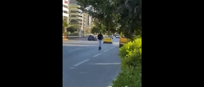 Αθήνα: Συνελήφθη 23χρονος που έτρεχε με 72χλμ./ώρα στην Λ. Συγγρού με Ηλεκτρικό Πατίνι (βίντεο)