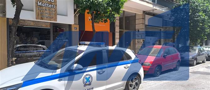 Οικογενειακή τραγωδία στο Βόλο: Στο μοιραίο διαμέρισμα ιατροδικαστής - Νεκρό ζευγάρι ηλικιωμένων (βίντεο)