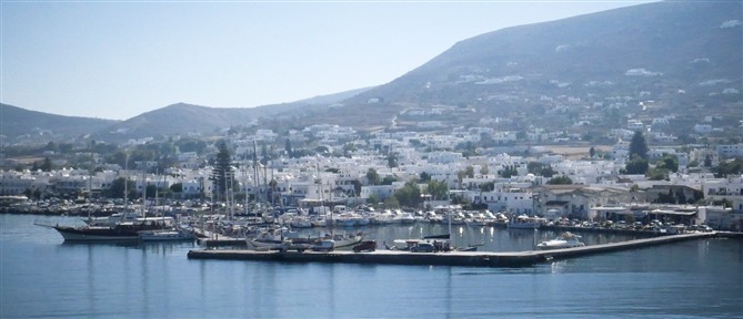 Πάρος: Αυτοκίνητο παρέσυρε ανήλικη στο λιμάνι - Μεταφέρθηκε με ελικόπτερο του ΕΚΑΒ στην Αθήνα