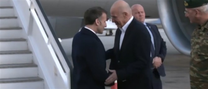 Συνάντηση Δένδια - Μακρόν στη Σούδα