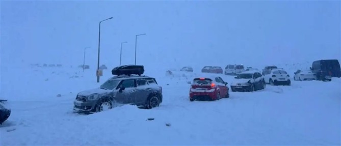 Δράμα: Δεκάδες άτομα έχουν εγκλωβιστεί στο χιονοδρομικό κέντρο Φαλακρού - Ανάμεσά τους κι ένα βρέφος (βίντεο)