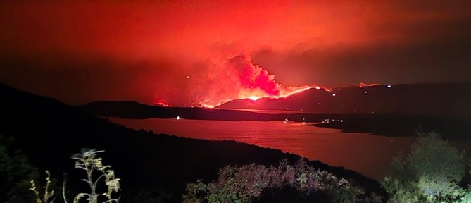 Φωτιά σε νησί της Κροατίας: Απομακρύνθηκαν περισσότεροι από 200 άνθρωποι, 35.000 στρέμματα έχουν γίνει στάχτη (βίντεο)