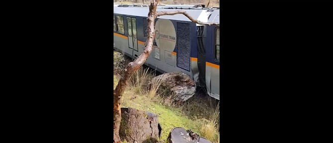 Κατολισθήσεις βράχων στις ράγες του Οδοντωτού (βίντεο)