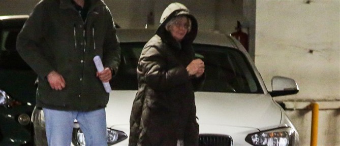 Η Ελένη Ζαρούλια οδηγείται στις γυναικείες φυλακές της Θήβας