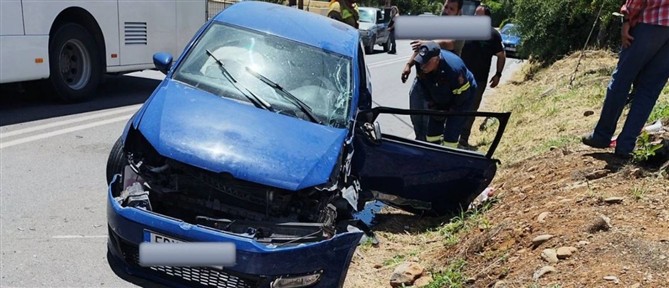 Χανιά: Λεωφορείο συγκρούστηκε μετωπικά με ΙΧ - Απεγκλωβίστηκε ο οδηγός του αυτοκινήτου (εικόνες)