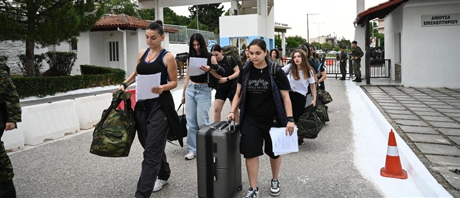 Λαμία: Παρουσιάστηκαν οι πρώτες γυναίκες στον στρατό (βίντεο)