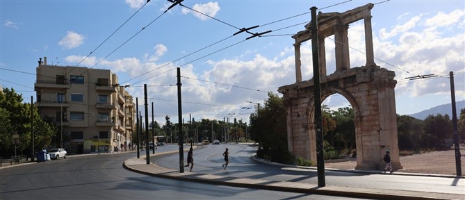 Δεκαπενταύγουστος: Άδεια η Αθήνα - Έρημοι δρόμοι και ελάχιστη κίνηση στην πρωτεύουσα