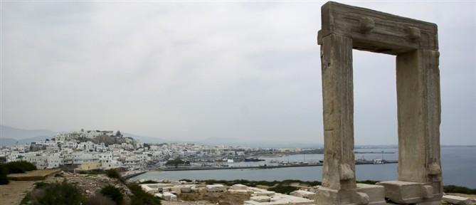 Τροχαίο στη Νάξο: Αυτοκίνητο εξετράπη της πορείας του - Δύο τραυματίες