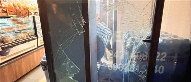 Βόλος: Διάρρηξη στην Κασσαβέτη - Ο  δράστης έσπασε την τζαμαρία με βαριοπούλα