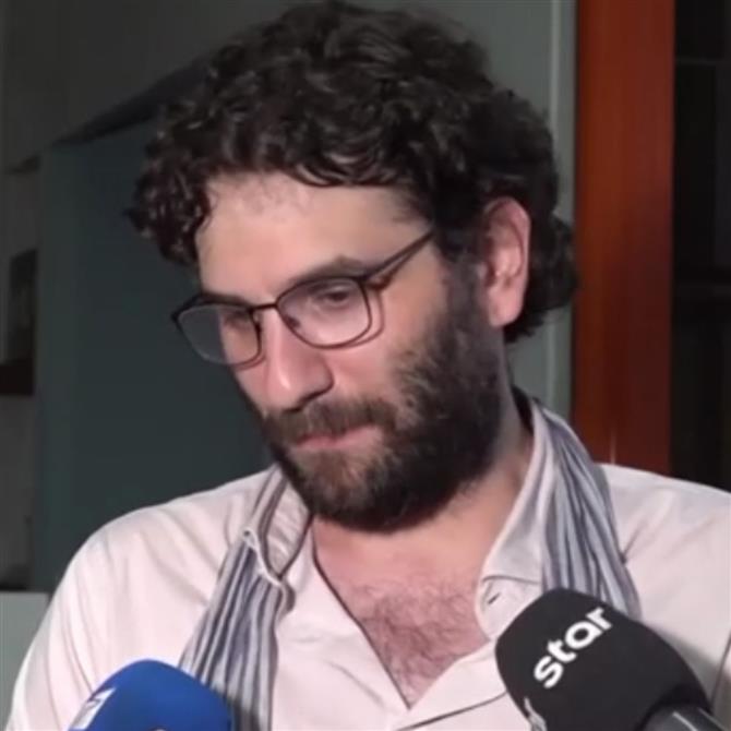 Γιος Κώστα Χαρδαβέλλα: "Η μαμά έπαιξε σημαντικό ρόλο στη ζωή του πατέρα μου"
