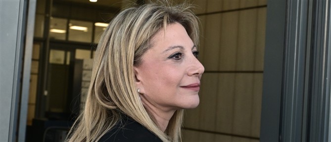 Καρυστιανού: Στον ανακριτή για δήλωση παράστασης κατά του πρώην υπουργού Μεταφορών, Κ. Καραμανλή