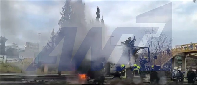 Λ. Κηφισού: Φορτηγό τυλίχθηκε στις φλόγες (βίντεο)