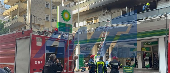 Θεσσαλονίκη: Φωτιά σε διαμέρισμα πάνω από πρατήριο καυσίμων