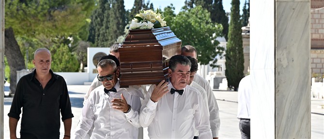 Νίκος Καλογερόπουλος: Το ύστατο "χαίρε" στον αγαπημένο ηθοποιό