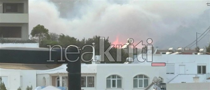 Φωτιά στον Φοίνικα Ρεθύμνου κοντά σε σπίτια - Μήνυμα του 112 για εκκένωση δύο οικισμών