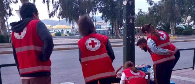 Ο Ελληνικός Ερυθρός Σταυρός υλοποίησε νυκτερινή δράση υποστήριξης αστέγων στον Πειραιά