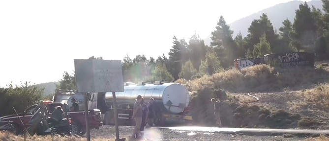 Εκκενώθηκαν τα χωριά στον Άγιο Νεκτάριο - Συνεχίζονται οι απεγκλωβισμοί κατοίκων από την Ελληνική Αστυνομία