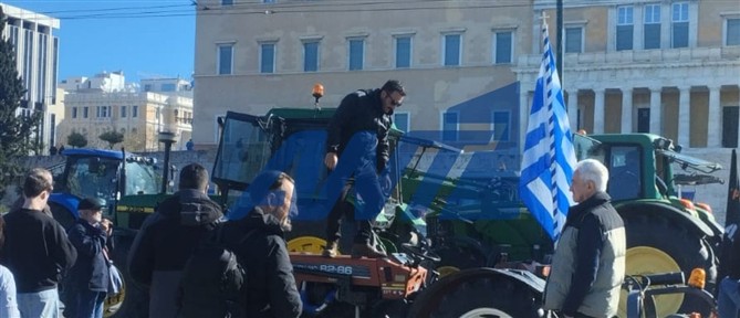 Αγρότες: Αποχωρούν σήμερα από το Σύνταγμα τα τρακτέρ (βίντεο)