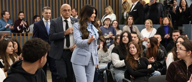 Επίσκεψη της Κ. Γκίλφοϊλ στο Μητροπολιτικό Κολλέγιο – Στο επίκεντρο η εκπαίδευση και η γυναικεία ενδυνάμωση