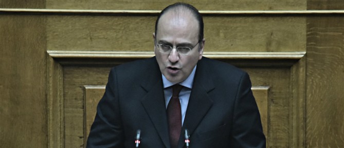 Πυρά αντιπολίτευσης: Με... καθυστέρηση 15 ημερών η παραίτηση Λαζαρίδη